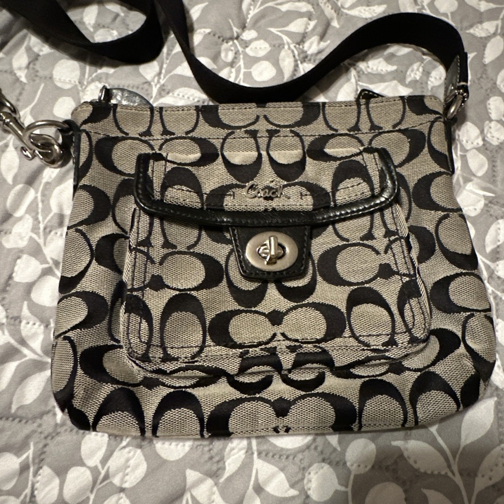 Coach Black Gray Logo Crossbody Bag Turn Lock Zip Closure Outer Pockets EUC
